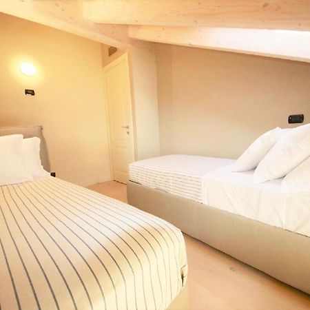Ferienwohnung Liszt Attic By Klabhouse Bellagio Exterior foto