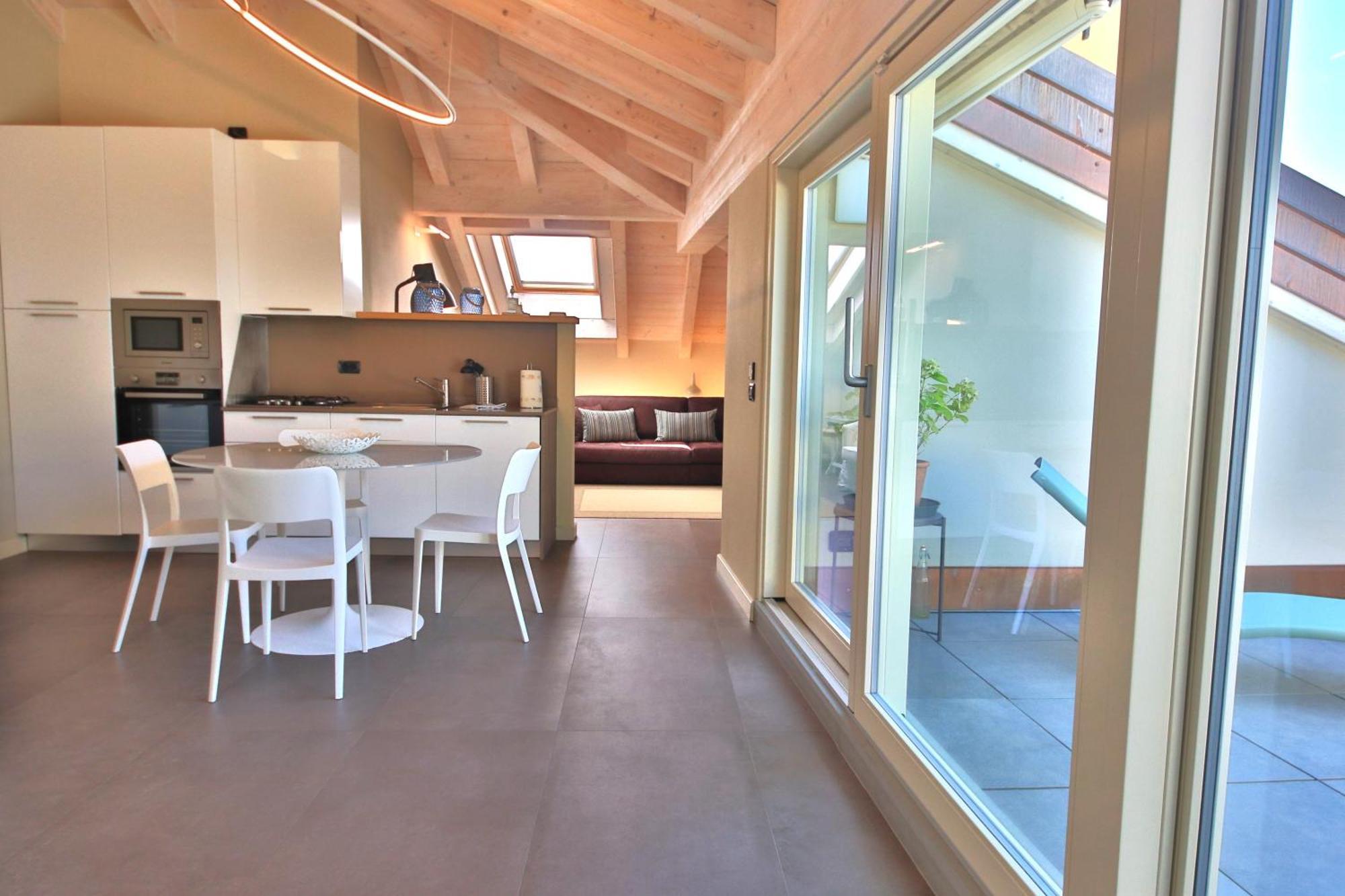 Ferienwohnung Liszt Attic By Klabhouse Bellagio Exterior foto