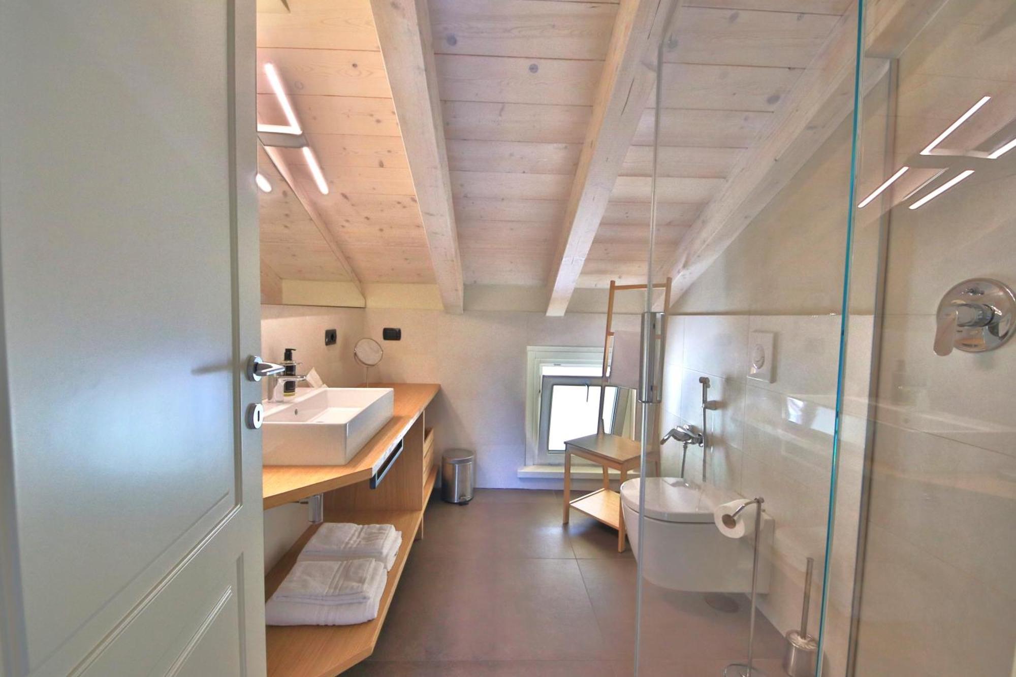 Ferienwohnung Liszt Attic By Klabhouse Bellagio Exterior foto