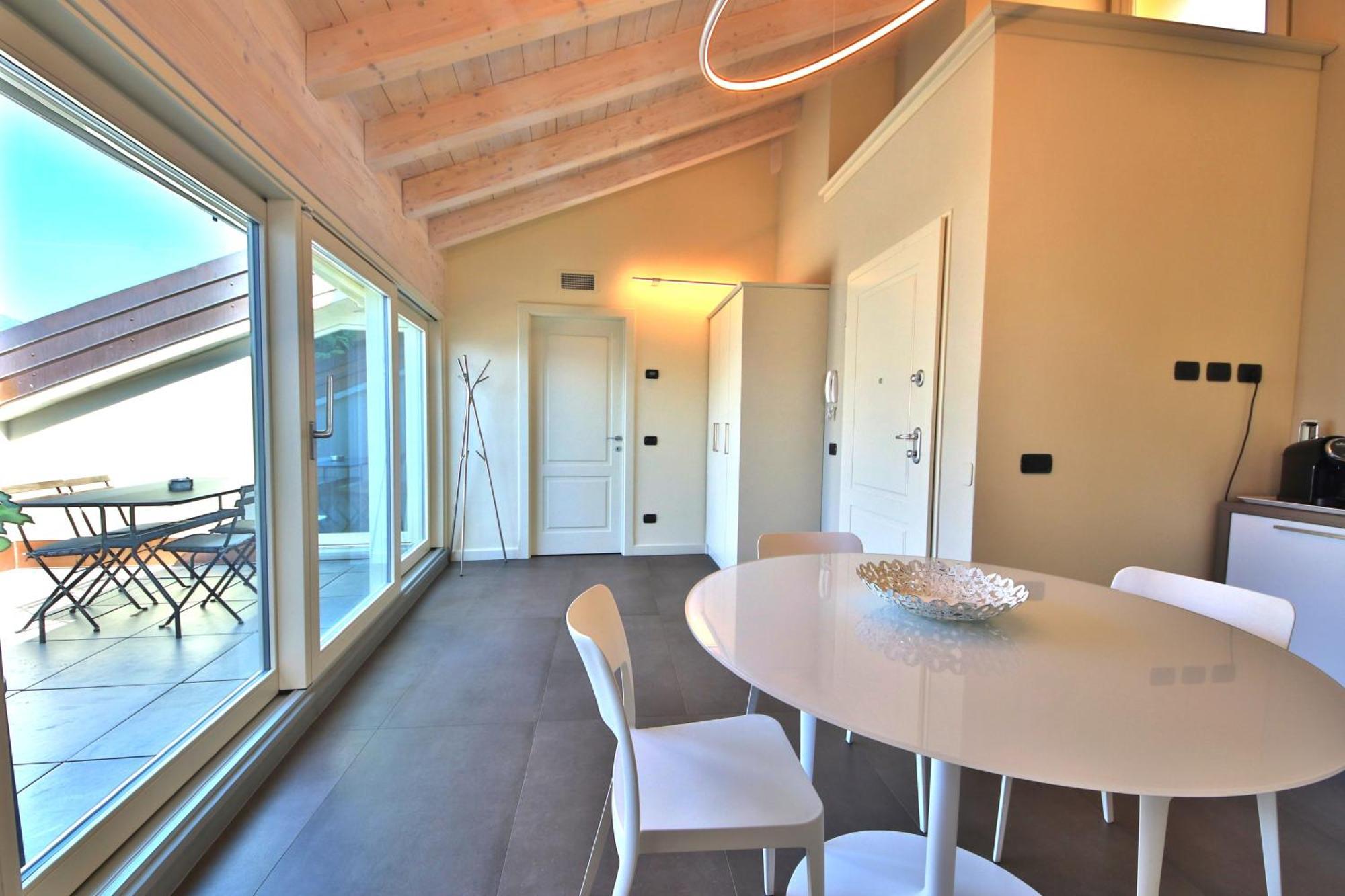 Ferienwohnung Liszt Attic By Klabhouse Bellagio Exterior foto