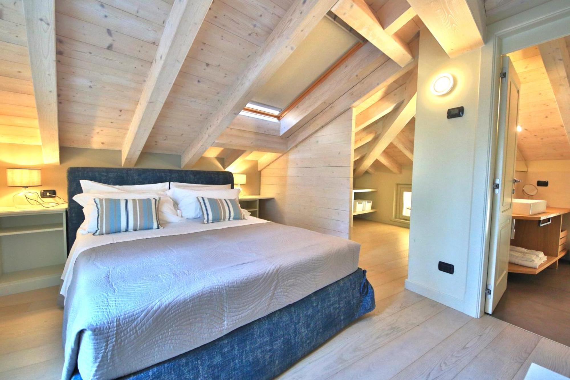 Ferienwohnung Liszt Attic By Klabhouse Bellagio Exterior foto