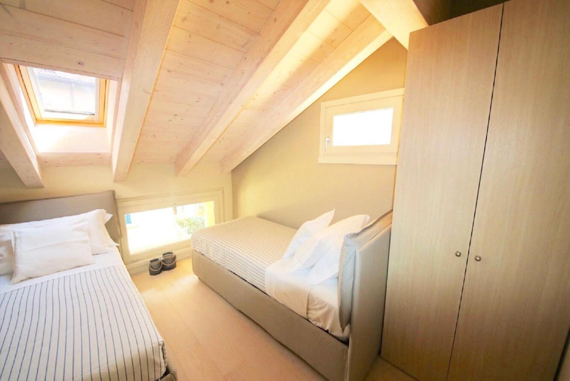 Ferienwohnung Liszt Attic By Klabhouse Bellagio Exterior foto